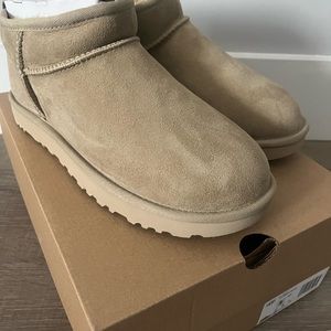 UGG Ultra Mini in Mustard Seed sz 8